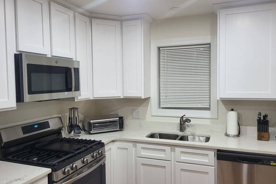 9 Bernard Street, Apt 9B2 - photo 29